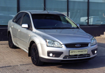 Подержанный автомобиль Ford Focus Sedan 2006 года (7 фото)