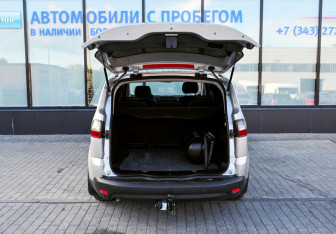 Подержанный автомобиль Ford S-MAX 2008 года (19 фото)