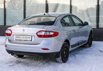 Подержанный автомобиль Renault Fluence 2014 года (5 фото)