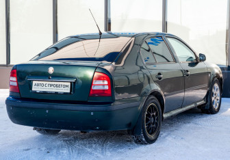 Подержанный автомобиль Skoda Octavia Liftback 2001 года (5 фото)
