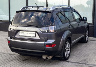 Подержанный автомобиль Mitsubishi Outlander 2007 года (5 фото)