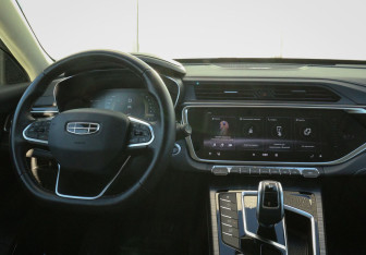 Подержанный автомобиль Geely Atlas Pro 2022 года (10 фото)