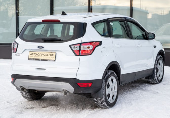 Подержанный автомобиль Ford Kuga 2018 года (5 фото)