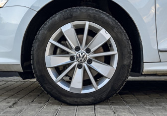 Подержанный автомобиль Volkswagen Jetta Sedan 2014 года (21 фото)