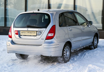 Подержанный автомобиль Suzuki Liana Wagon 2004 года (5 фото)