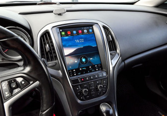 Подержанный автомобиль Opel Astra Hatchback 2011 года (10 фото)