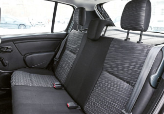 Подержанный автомобиль Renault Sandero 2013 года (14 фото)