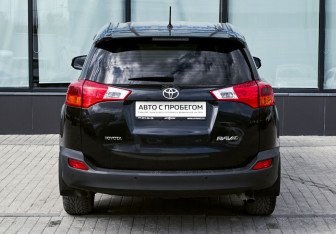 Подержанный автомобиль Toyota RAV4 2013 года (4 фото)
