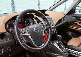 Подержанный автомобиль Opel Zafira Compactvan 2013 года (16 фото)