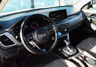 Подержанный автомобиль Kia Seltos 2021 года (15 фото)