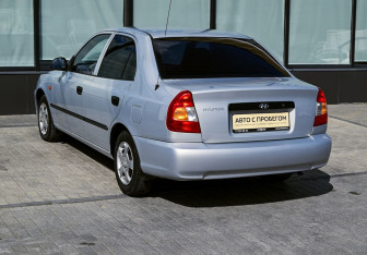 Подержанный автомобиль Hyundai Accent Sedan 2011 года (3 фото)