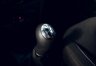 Подержанный автомобиль Renault Sandero 2017 года (10 фото)