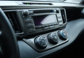 Подержанный автомобиль Toyota RAV4 2013 года (12 фото)