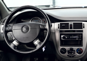 Подержанный автомобиль Chevrolet Lacetti Sedan 2011 года (18 фото)