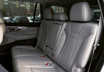 Подержанный автомобиль GAC GS8 2023 года (20 фото)