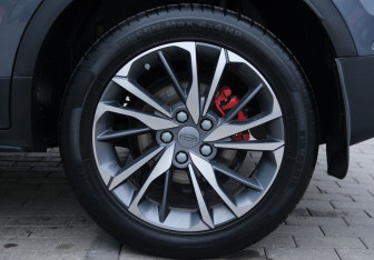 Подержанный автомобиль Geely Coolray 2021 года (18 фото)