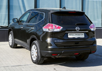 Подержанный автомобиль Nissan X-Trail 2017 года (3 фото)