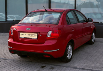 Подержанный автомобиль Kia Rio Sedan 2011 года (5 фото)