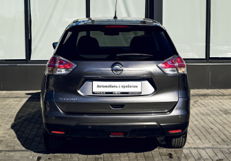 Подержанный автомобиль Nissan X-Trail 2016 года (4 фото)