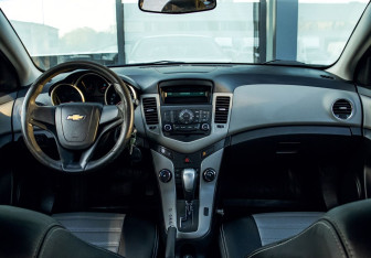Подержанный автомобиль Chevrolet Cruze Sedan 2012 года (16 фото)