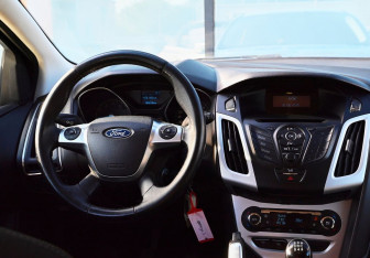 Подержанный автомобиль Ford Focus Hatchback 2011 года (20 фото)