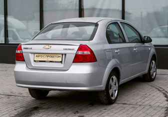 Подержанный автомобиль Chevrolet Aveo Sedan 2010 года (5 фото)
