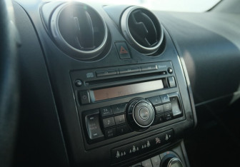 Подержанный автомобиль Nissan Qashqai 2008 года (12 фото)