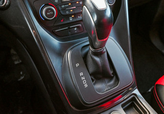 Подержанный автомобиль Ford Kuga 2017 года (16 фото)