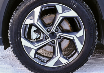 Подержанный автомобиль Geely Atlas 2024 года (22 фото)