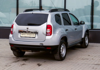 Подержанный автомобиль Renault Duster 2014 года (5 фото)