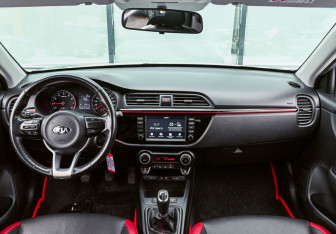 Подержанный автомобиль Kia Rio Sedan 2019 года (12 фото)