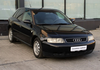 Подержанный автомобиль Audi A3 Hatchback 2002 года (7 фото)
