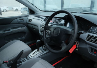 Подержанный автомобиль Mitsubishi Lancer Sedan 2006 года (9 фото)