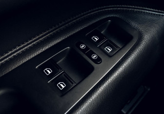 Подержанный автомобиль Volkswagen Touareg 2007 года (12 фото)