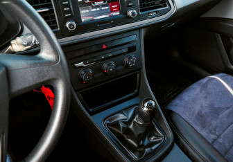 Подержанный автомобиль SEAT Leon Hatchback 2013 года (9 фото)