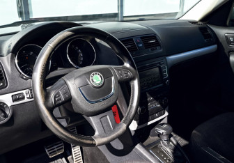 Подержанный автомобиль Skoda Yeti 2010 года (15 фото)