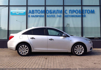 Подержанный автомобиль Chevrolet Cruze Sedan 2011 года (6 фото)