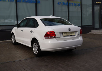 Подержанный автомобиль Volkswagen Polo Sedan 2013 года (3 фото)
