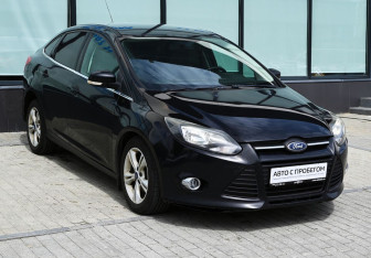 Подержанный автомобиль Ford Focus Sedan 2011 года (7 фото)