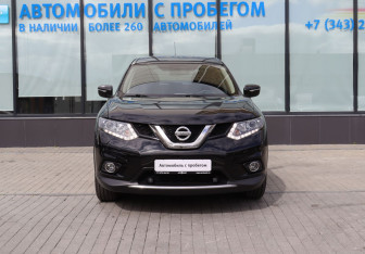 Подержанный автомобиль Nissan X-Trail 2015 года (8 фото)