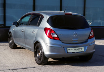 Подержанный автомобиль Opel Corsa 2011 года (3 фото)