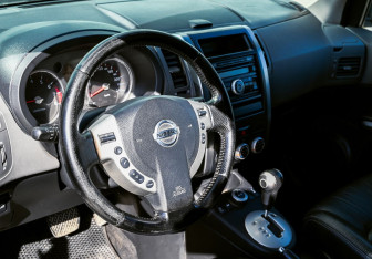Подержанный автомобиль Nissan X-Trail 2008 года (15 фото)