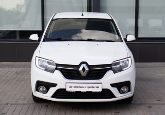 Подержанный автомобиль Renault Sandero 2018 года (8 фото)