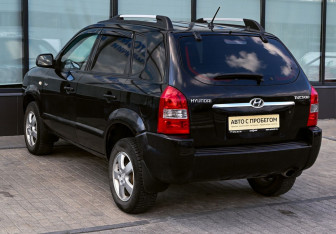 Подержанный автомобиль Hyundai Tucson 2007 года (3 фото)