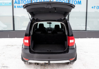 Подержанный автомобиль Skoda Yeti 2012 года (18 фото)