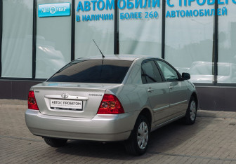 Подержанный автомобиль Toyota Corolla Sedan 2006 года (5 фото)