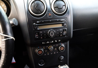 Подержанный автомобиль Nissan Qashqai 2008 года (13 фото)