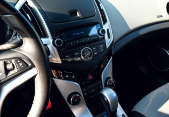 Подержанный автомобиль Chevrolet Cruze Hatchback 2013 года (10 фото)