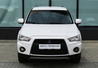 Подержанный автомобиль Mitsubishi Outlander 2010 года (8 фото)