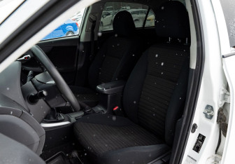 Подержанный автомобиль Toyota Corolla Sedan 2010 года (15 фото)